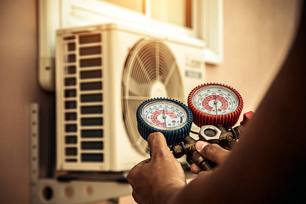 Professional Ac Installation technician working in Indianola, WA